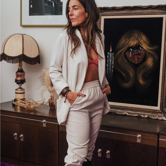 Wilfred Crepe Blazer – Size 2 (Aritzia) - Picture 2 of 5